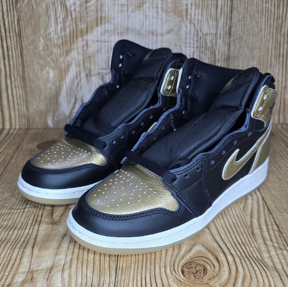 Nike Kids Air Jordan Black & Gold High-Top Sneakers Size 4.5Y